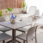 Home2book Coastal Calm Eras Patio Rooftop Alpehytte *
